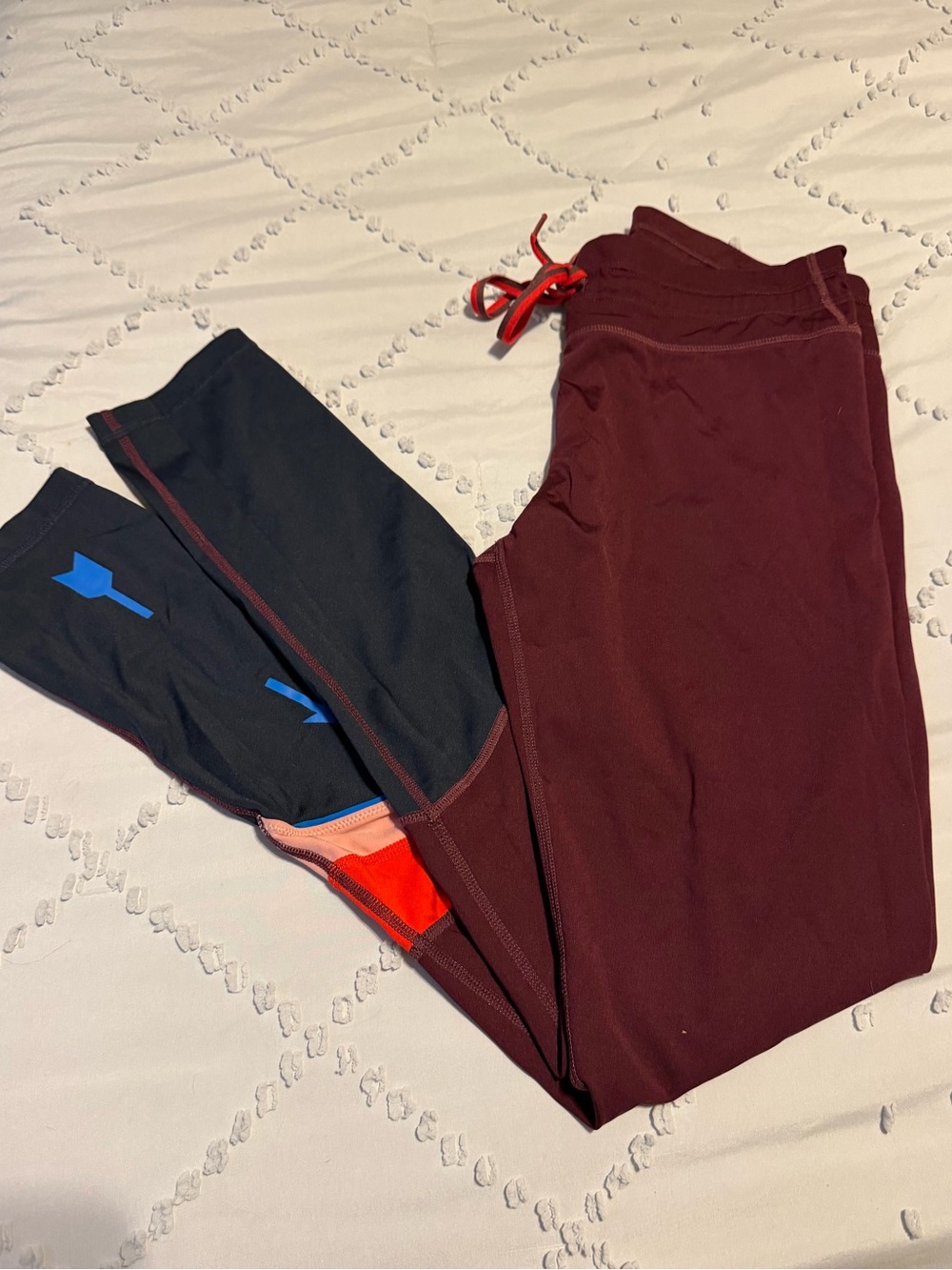 THE UPSIDE Burgundy Colorblock Arrow Performance Leggings Size L / 10